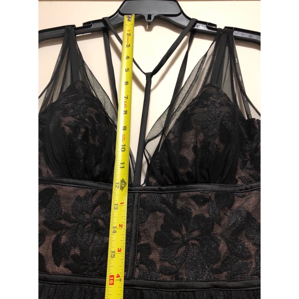 Vera Wang Black & Nude Lace-Layer Sleeveless Gown - Picture 6 of 8